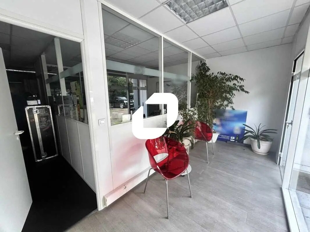Local d’activités dans Montigny-lès-Cormeilles à louer Photo de l’immeuble– Image 1 sur 17