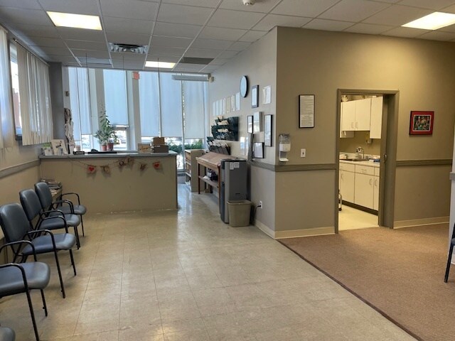 699 N Macquesten Pky, Mount Vernon, NY à vendre - Photo intérieure – Image 3 sur 23