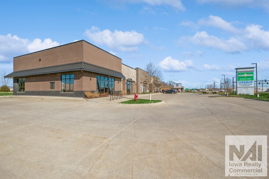 680 Meade Dr, North Liberty, IA à louer - Photo de l’immeuble – Image 3 sur 18