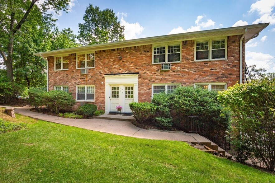 14 Walden Pl, Montclair, NJ à vendre - Photo de l’immeuble – Image 3 sur 22