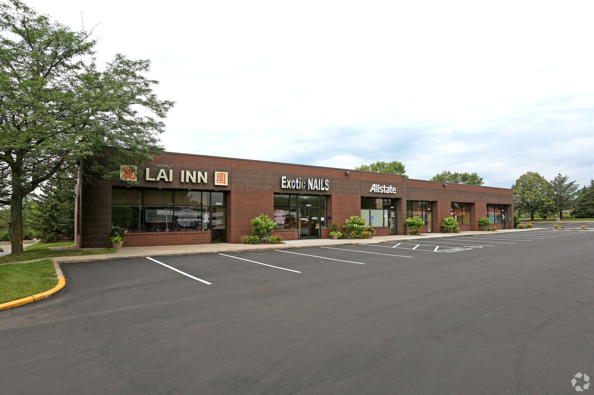 9350-9360 Ensign Ave S, Bloomington, MN à louer Photo principale– Image 1 sur 5