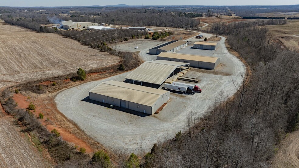 2815 Woodtech Dr, Newton, NC à vendre - Photo de l’immeuble – Image 2 sur 5