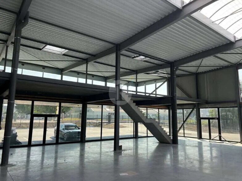 Bureau dans Neuville-en-Ferrain à louer - Photo intérieure – Image 3 sur 7