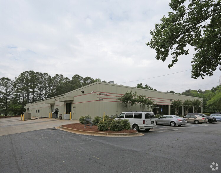 808 Park North Blvd, Clarkston, GA à louer - Photo de l’immeuble – Image 2 sur 23