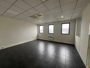 Local d'activités dans Vénissieux à vendre Photo intérieure– Image 2 sur 6