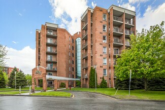 Plus de détails pour 2775-2835 Rue Du Manoir, Sherbrooke, QC - Local commercial à louer