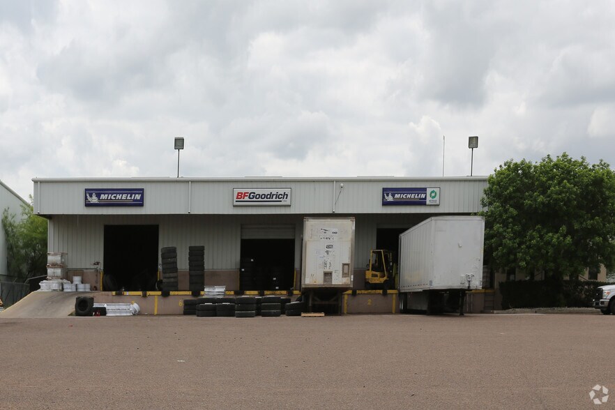 14416 Import Rd, Laredo, TX à louer - Photo principale – Image 2 sur 2