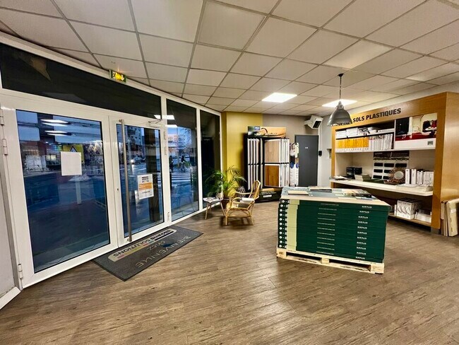 Plus de détails pour Local d’activités à vendre