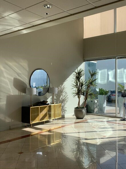 2828 Coral Way, Miami, FL à louer - Photo intérieure – Image 3 sur 11