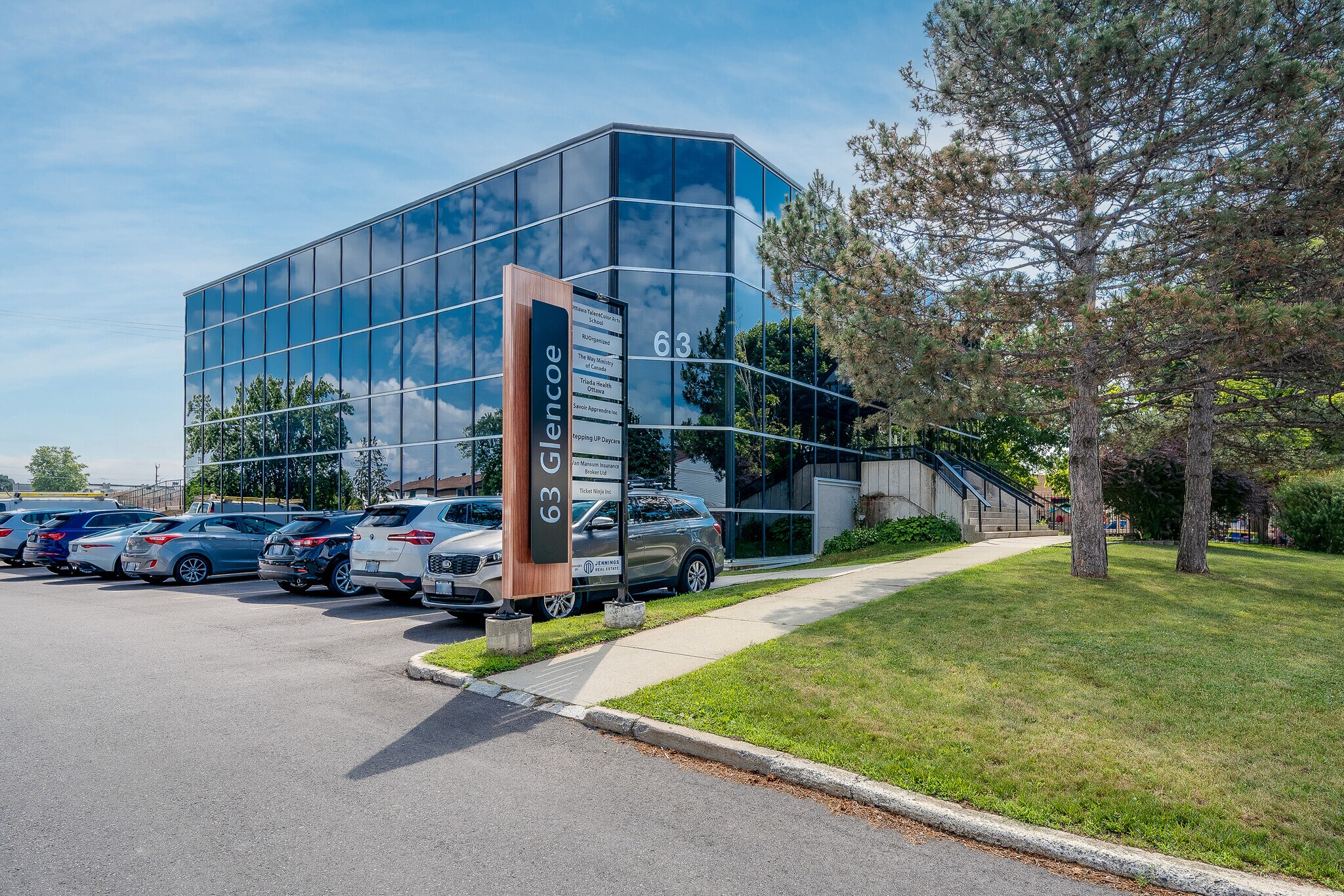 63 Glencoe St, Ottawa, ON à louer Photo principale– Image 1 sur 7