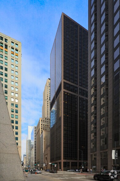 20 N Clark St, Chicago, IL à louer - Photo de l’immeuble – Image 1 sur 13