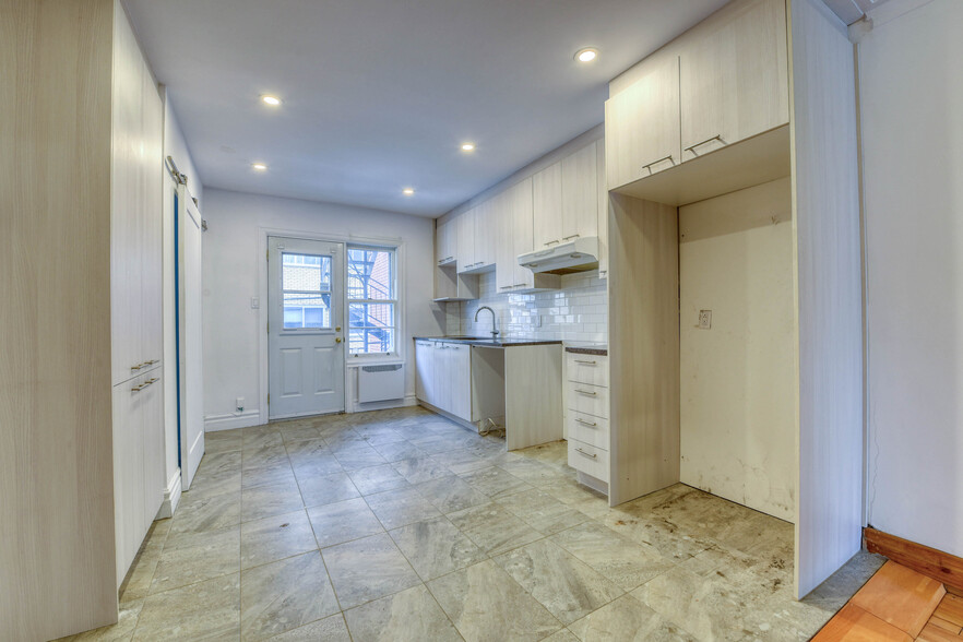 2710 Rue Sherbrooke E, Montréal, QC à vendre - Photo de l’immeuble – Image 3 sur 17