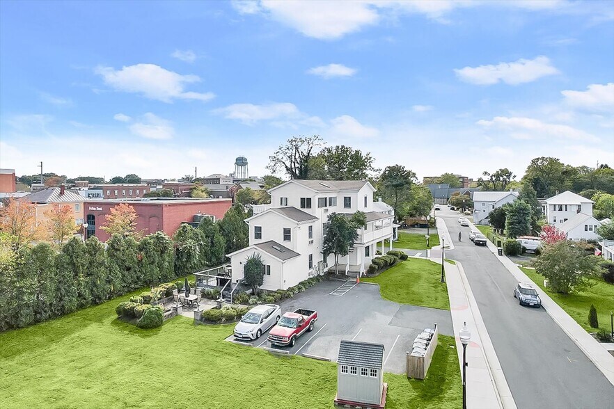 9351 EAST St, Manassas, VA à vendre - Photo de l’immeuble – Image 3 sur 27