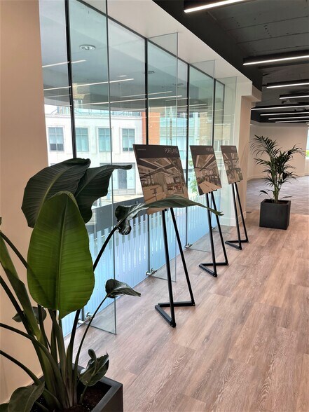 25 High St, Crawley à louer - Photo de l’immeuble – Image 3 sur 11