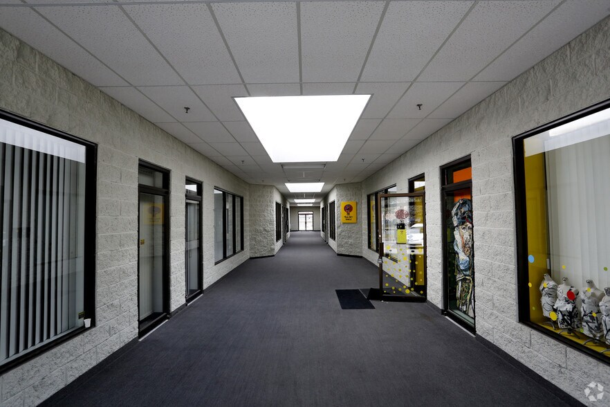 205 Riviera Dr, Markham, ON à louer - Photo intérieure – Image 3 sur 10