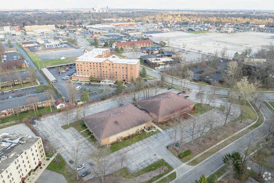 3425 Executive Pky, Toledo, OH à louer - Photo de l’immeuble – Image 3 sur 16