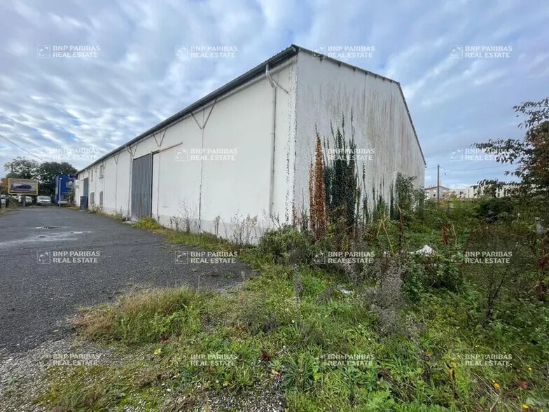 Local d'activités dans Bègles à vendre - Photo de l’immeuble – Image 1 sur 11