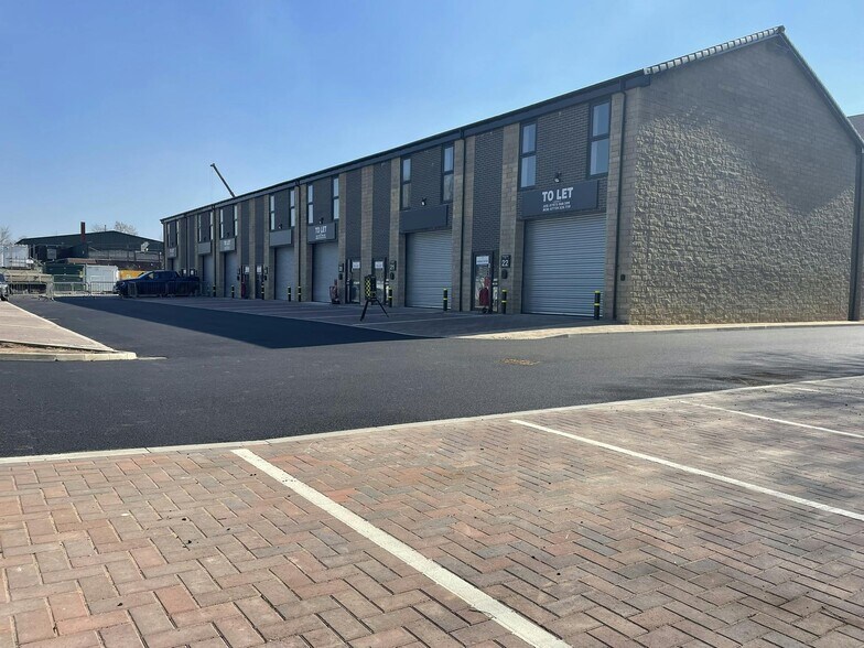 Greenside Way, Manchester à louer - Photo de l’immeuble – Image 1 sur 5