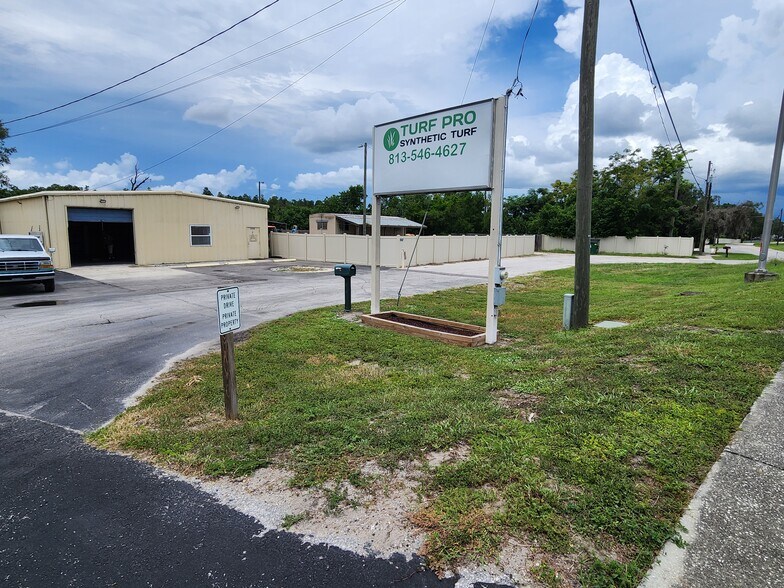 17910 41 Hwy N, Lutz, FL à louer - Photo de l’immeuble – Image 1 sur 18