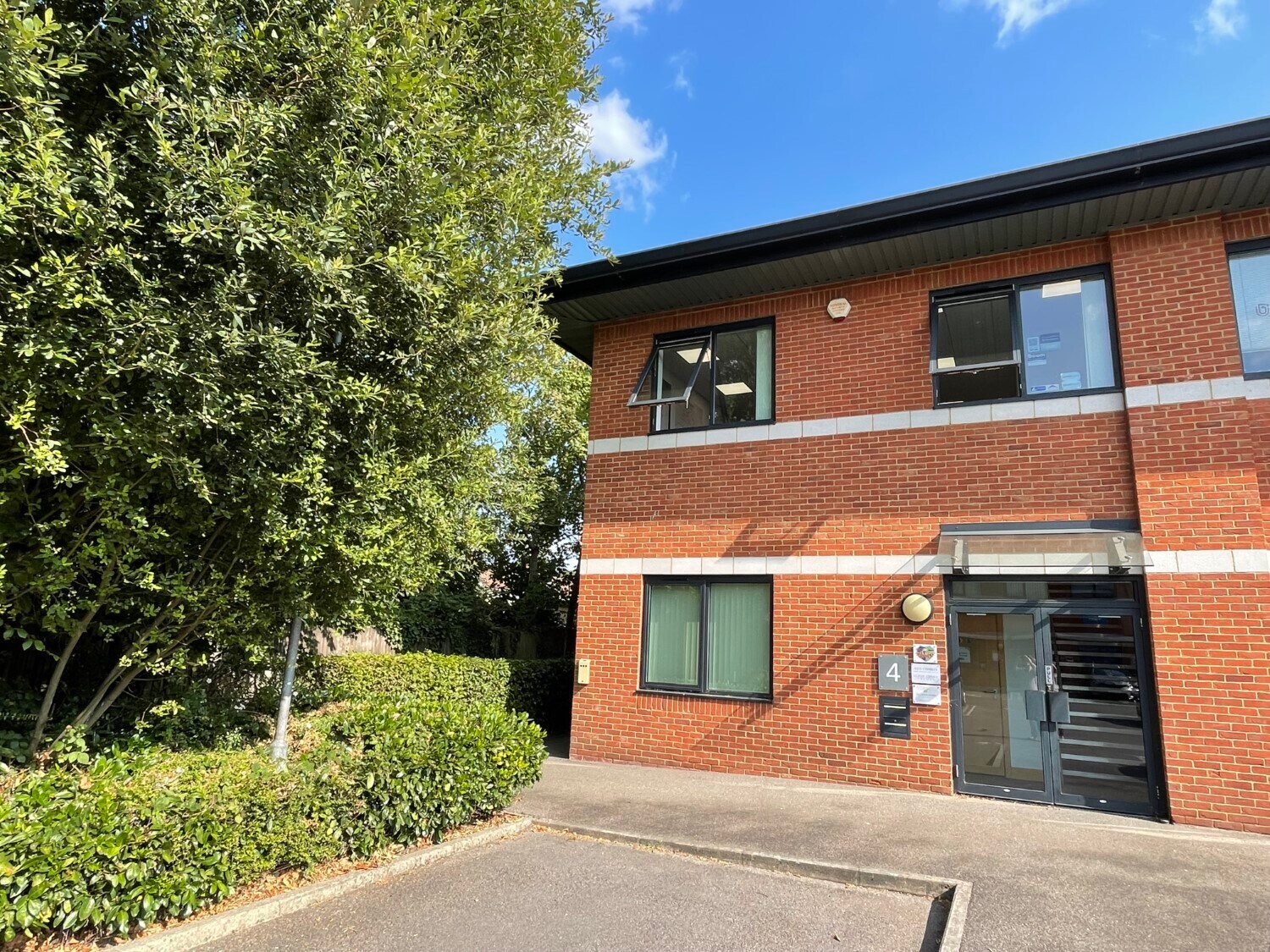 4-6 Stanhope Gate, Camberley à louer Photo de l’immeuble– Image 1 sur 5