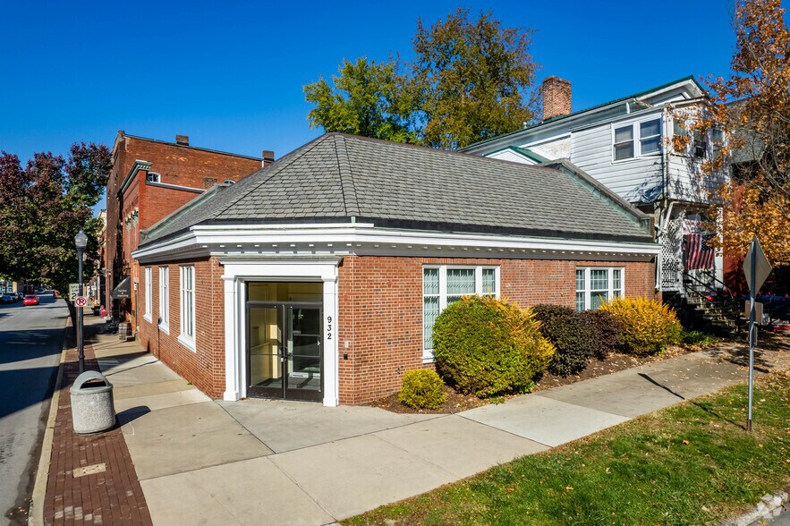 932 Diamond Park, Meadville, PA à louer - Photo principale – Image 1 sur 13