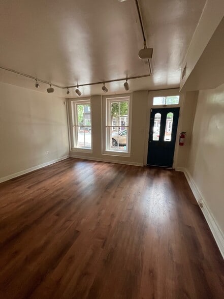 612 Caroline St, Fredericksburg, VA à louer - Photo intérieure – Image 3 sur 8