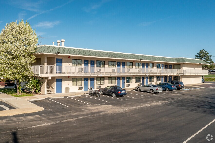 8230 NW Prairie View Rd, Kansas City, MO à vendre - Photo principale – Image 1 sur 8