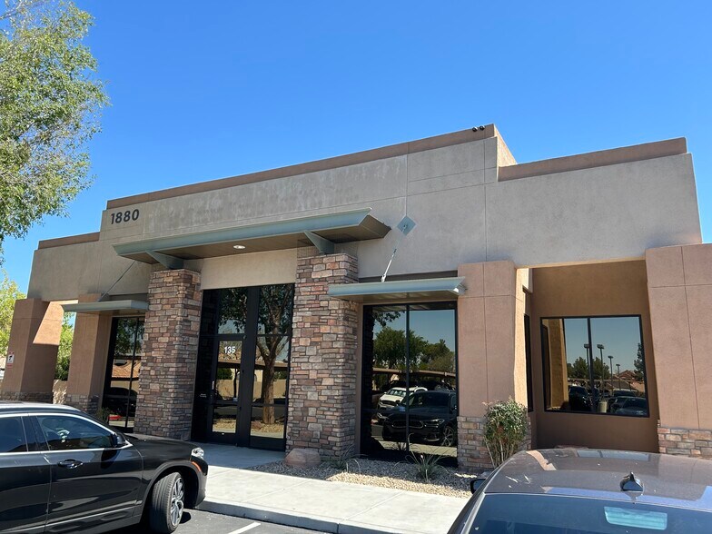 1880 E Warm Springs Rd, Las Vegas, NV à vendre - Photo de l’immeuble – Image 1 sur 23