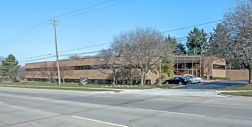 3883 Telegraph Rd, Bloomfield Hills, MI à louer - Photo de l’immeuble – Image 2 sur 4