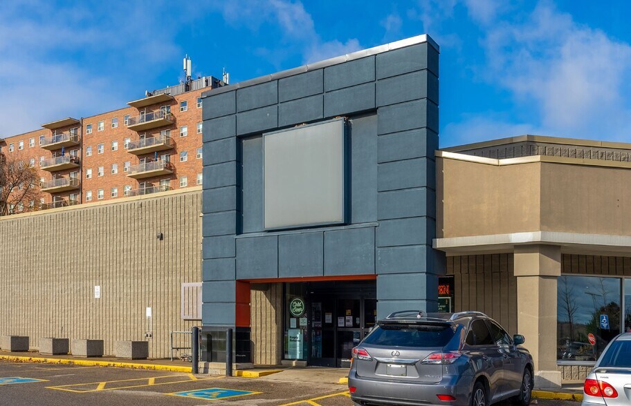 130 Cedar St, Cambridge, ON à louer - Photo de l’immeuble – Image 3 sur 10
