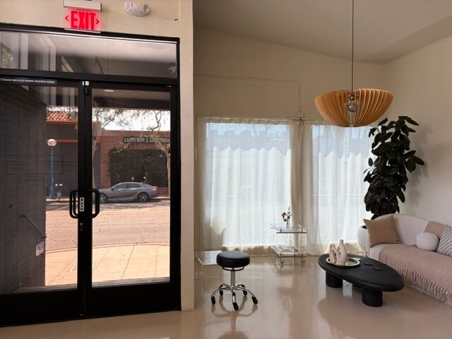 7701-7703 Santa Monica Blvd, Los Angeles, CA à louer - Photo intérieure – Image 3 sur 5