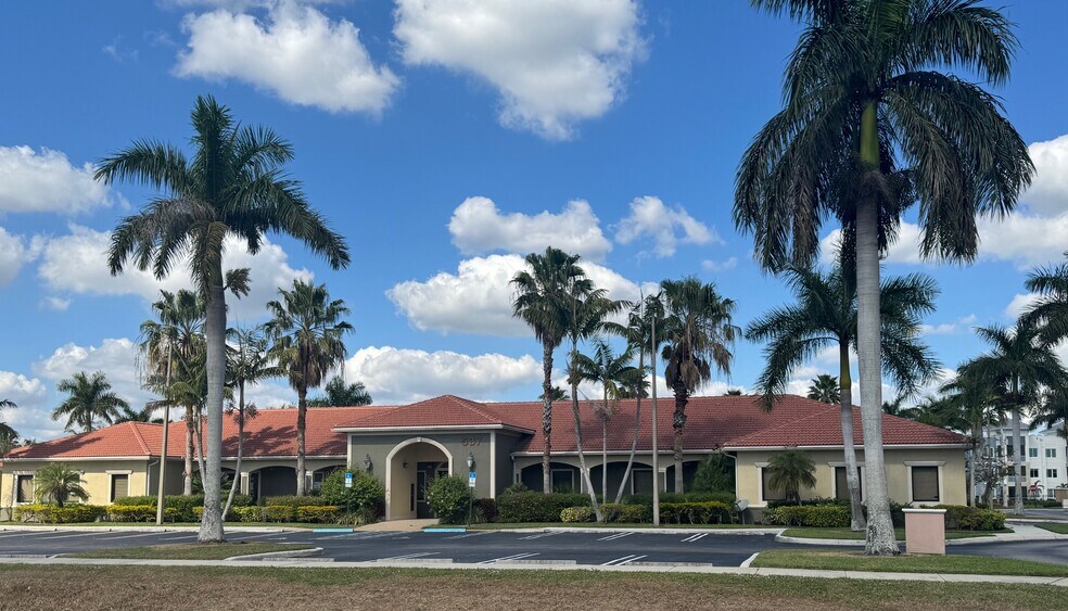 537 NW Lake Whitney Pl, Port Saint Lucie, FL à vendre - Photo de l’immeuble – Image 3 sur 5