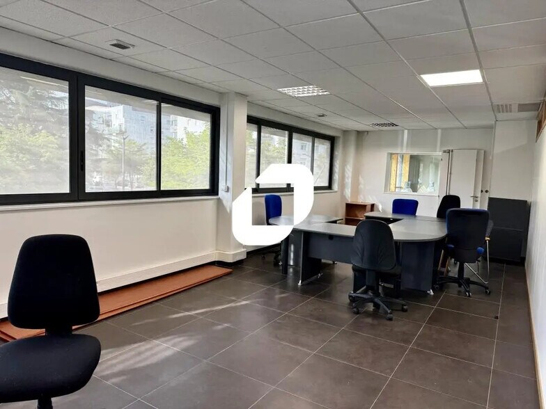 Bureau dans Grenoble à louer - Photo de l’immeuble – Image 2 sur 13