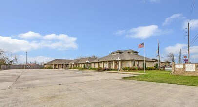 80-90 Wilson Rd, Humble, TX à louer Photo de l’immeuble– Image 1 sur 12