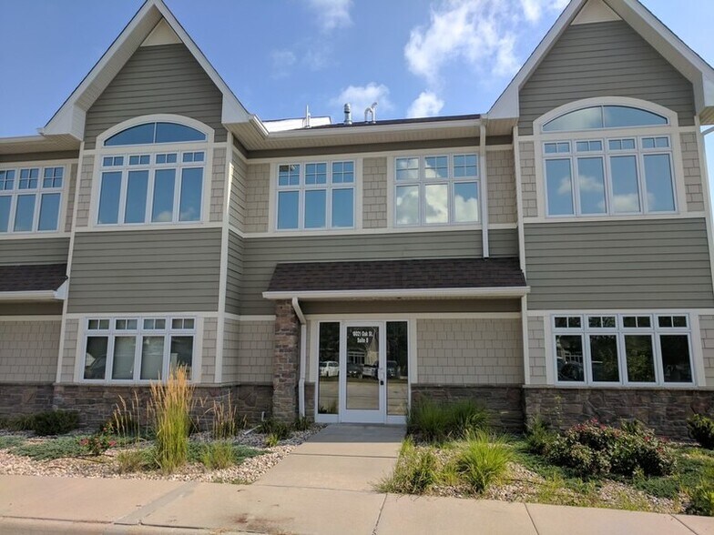 18021-18023 Oak St, Omaha, NE à louer - Photo principale – Image 1 sur 9