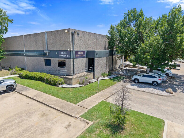 1408 Vinylex Dr, Carrollton, TX à louer - Photo de l’immeuble – Image 1 sur 8