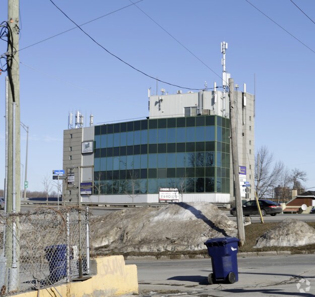 1555 Boul Des Laurentides, Laval, QC à louer - Photo de l’immeuble – Image 2 sur 2