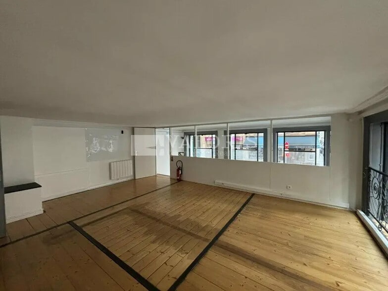 Local commercial dans Lyon à louer - Photo de l’immeuble – Image 2 sur 11