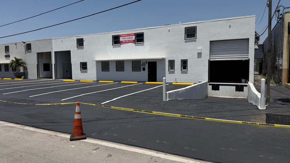 1705-1707 W 32nd Pl, Hialeah, FL à louer - Photo de l’immeuble – Image 3 sur 13