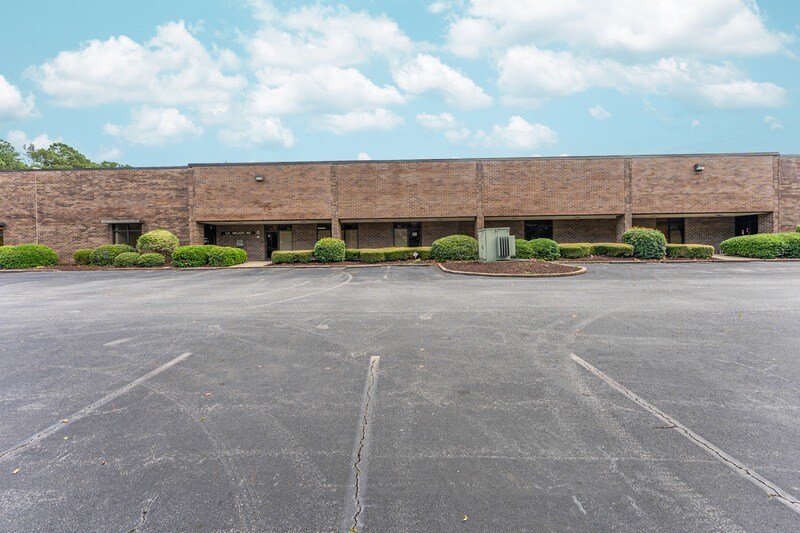 2189 Flintstone Dr, Tucker, GA à louer - Photo de l’immeuble – Image 3 sur 7