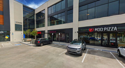 7111 E. Lowry Blvd, Denver, CO à louer Photo de l’immeuble– Image 1 sur 5