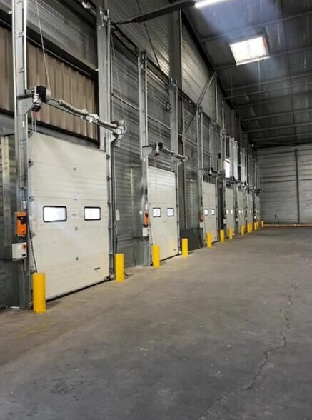 Industriel/Logistique dans Gignac-la-Nerthe à louer - Photo de l’immeuble – Image 2 sur 10