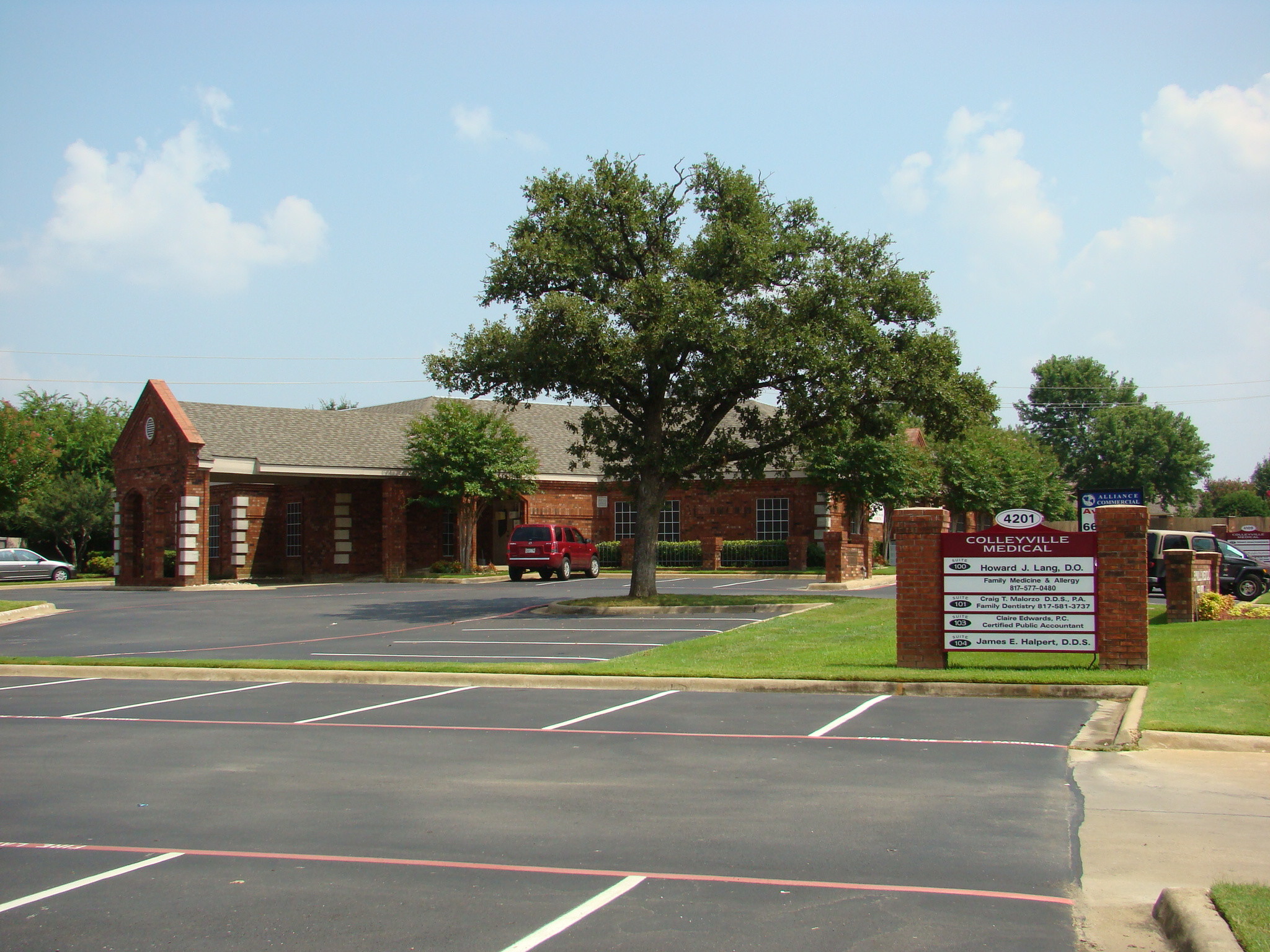 4109-4201 Brown Trl, Colleyville, TX à louer Photo de l’immeuble– Image 1 sur 2