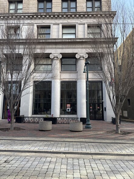 10 S Main St, Memphis, TN à louer - Photo de l’immeuble – Image 3 sur 16