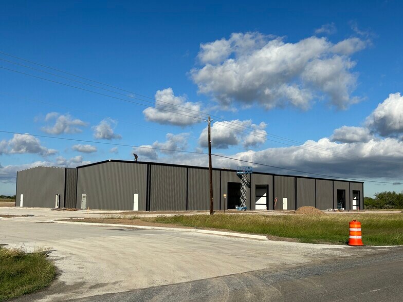 6201 FM 106 UNIT 9, Harlingen, TX à louer - Photo de l’immeuble – Image 1 sur 14