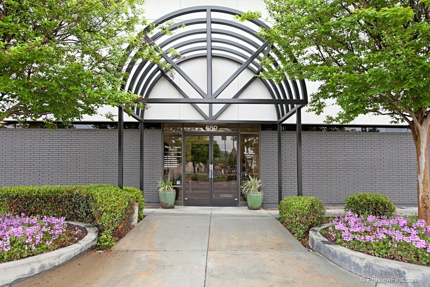 680 Fletcher Pky, El Cajon, CA à louer - Photo de l’immeuble – Image 3 sur 17