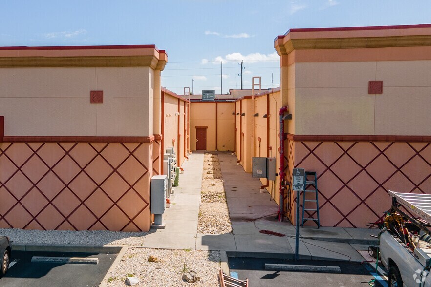 19970-19976 S Tamiami Trl, Estero, FL à louer - Photo de l’immeuble – Image 2 sur 4