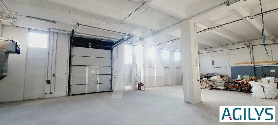 Local d’activités dans Rungis à louer - Photo intérieure – Image 3 sur 12