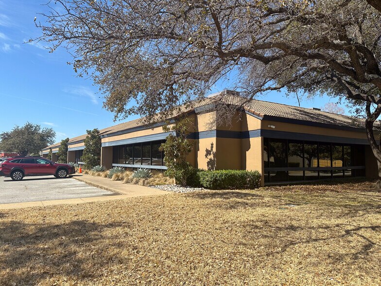 4851 Keller Springs Rd, Addison, TX à louer - Photo de l’immeuble – Image 2 sur 12