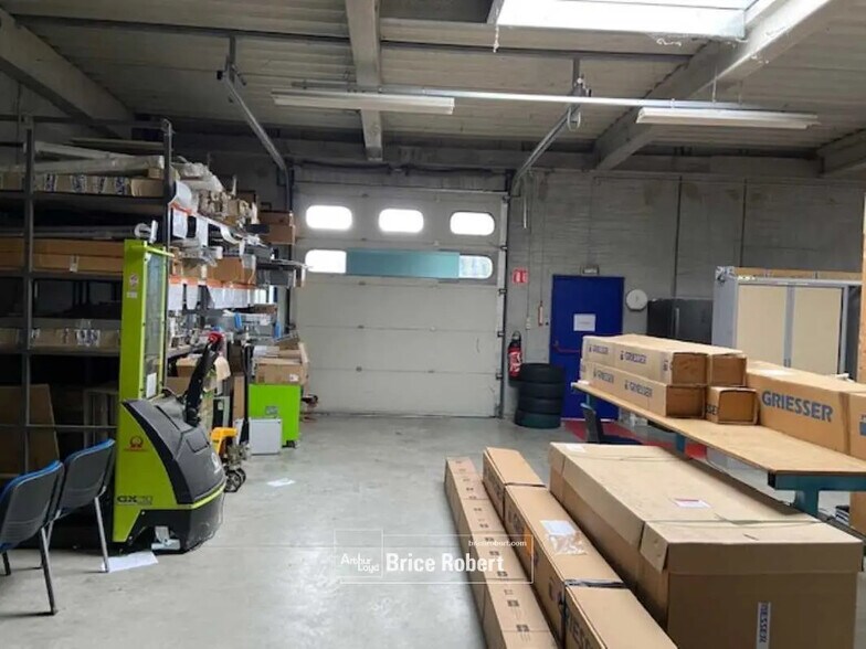 Bureau dans Décines-Charpieu à louer - Photo intérieure – Image 2 sur 12